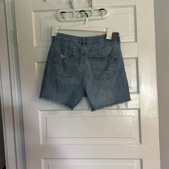 American Eagle Distressed Blue Denim Baggy Mom Shorts Women Shorts - Picture 2 of 4